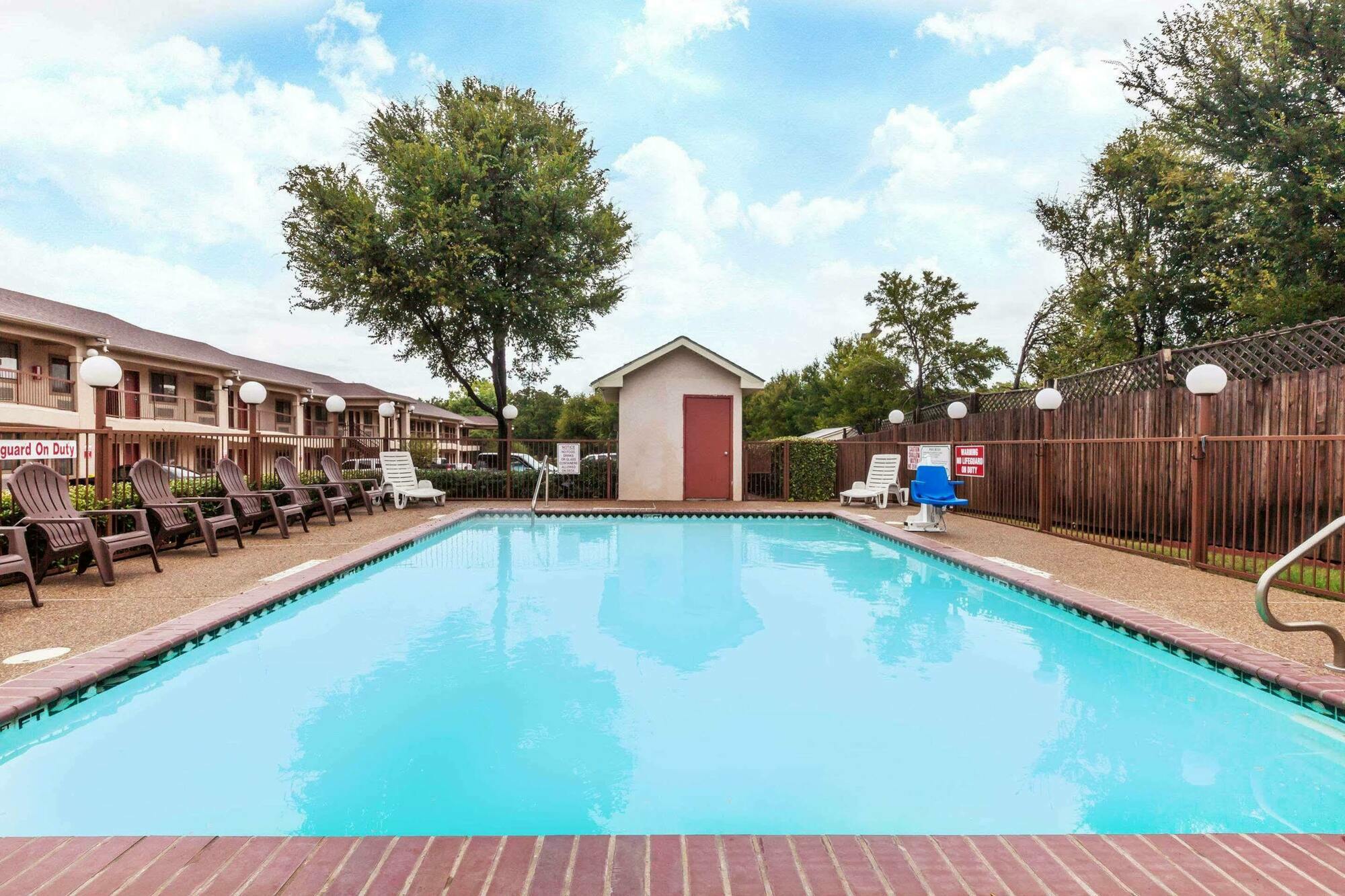 Hotel Super 8 By Wyndham Arlington East Esterno foto